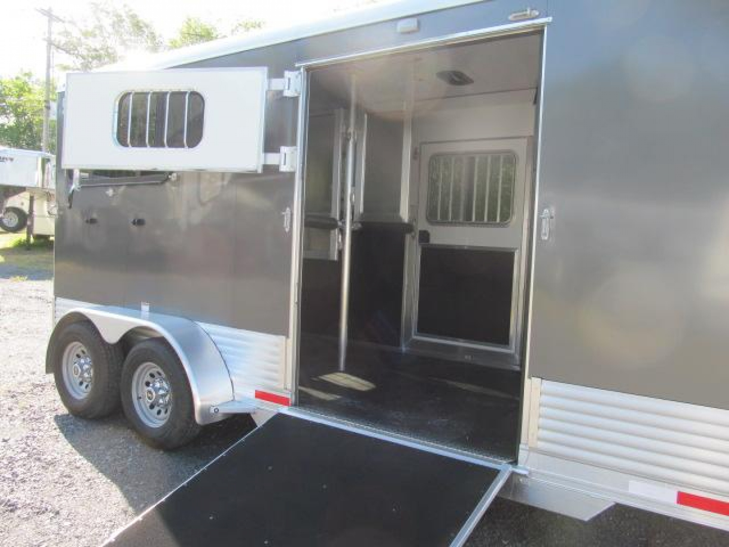 New Shadow Pro Series 2 H GN W/ Side Ramp and Dressing Room Horse Trailer