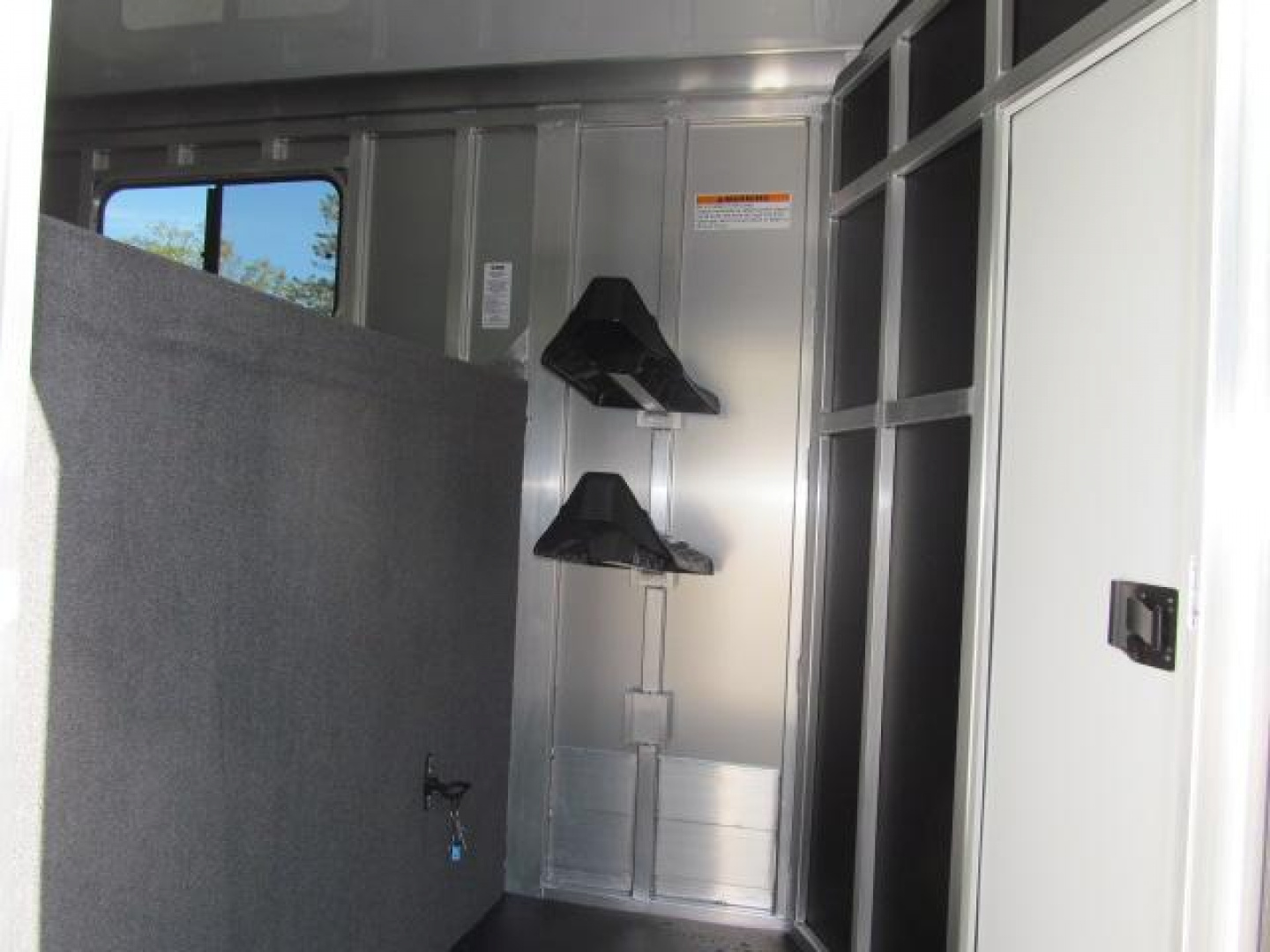 New Shadow Pro Series 2 H GN W/ Side Ramp and Dressing Room Horse Trailer