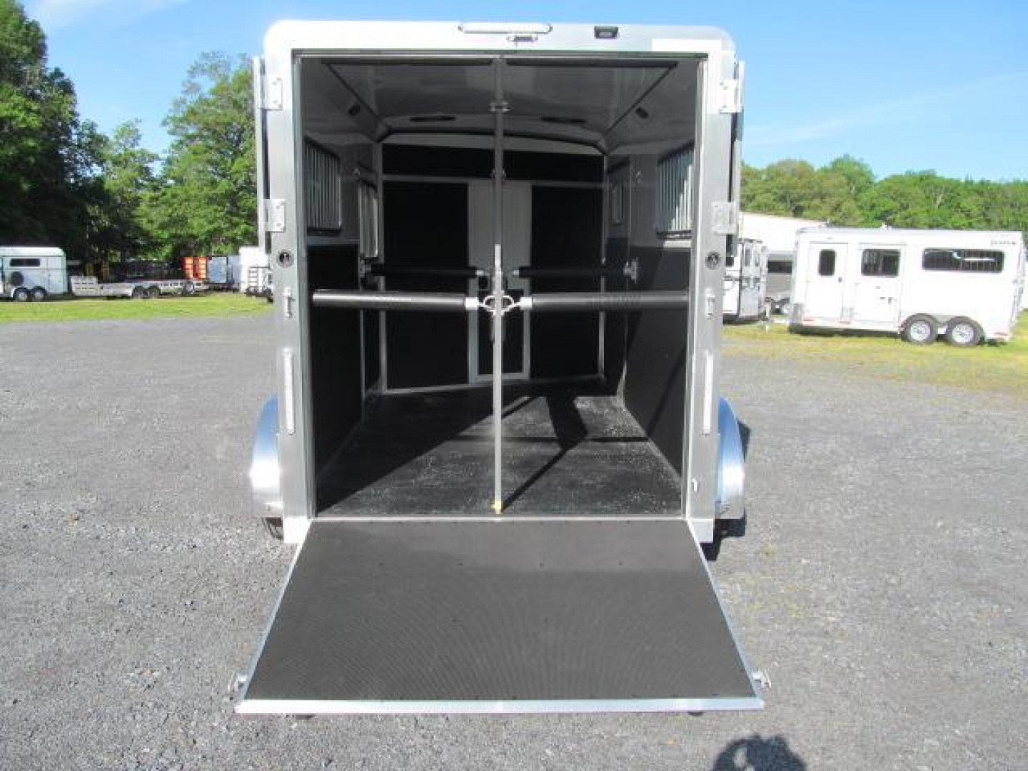 New Shadow Pro Series 2 H GN W/ Side Ramp and Dressing Room Horse Trailer