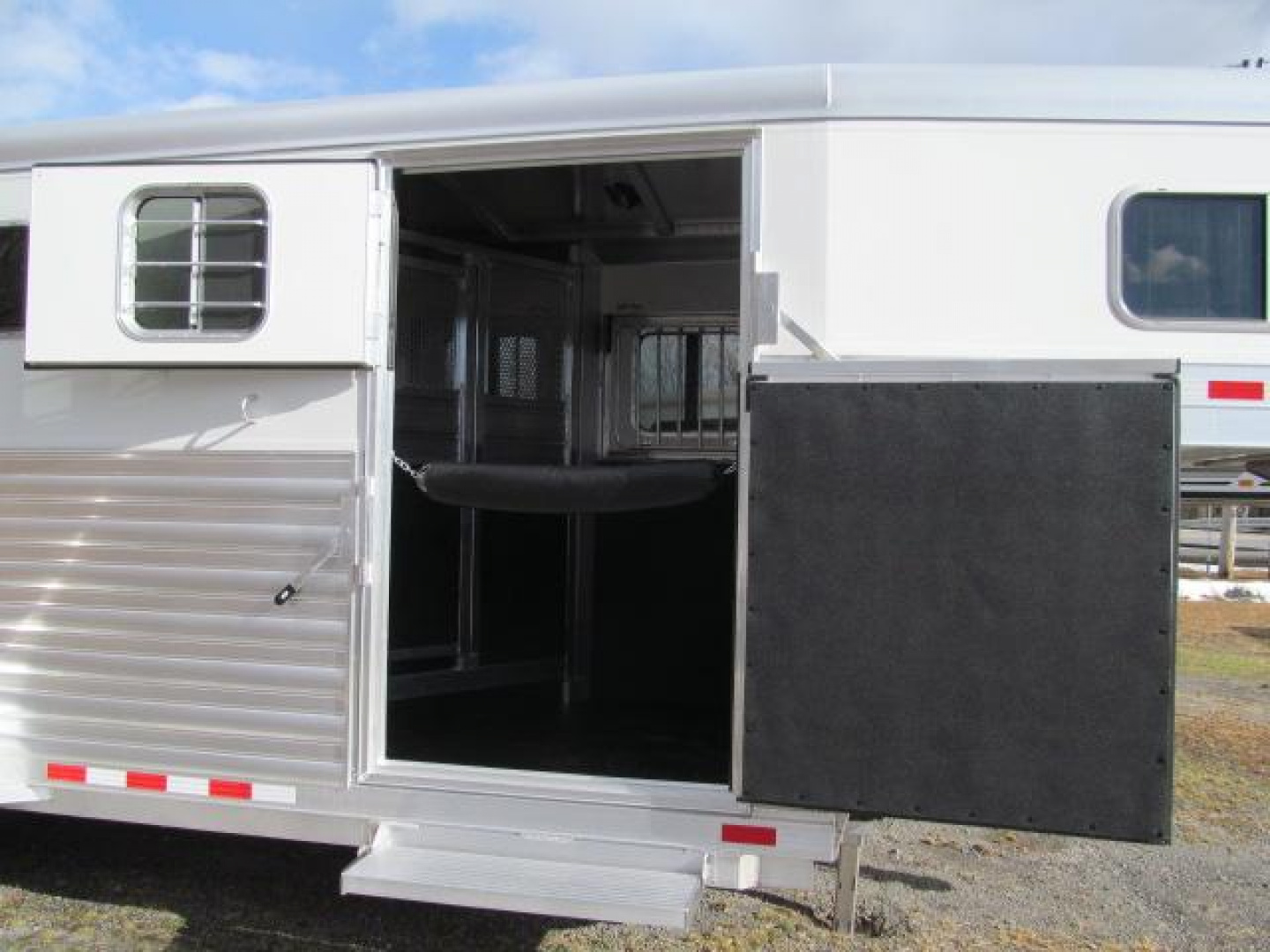 New 4-STAR 3/4 GN Pacer Deluxe Standardbred Trailer