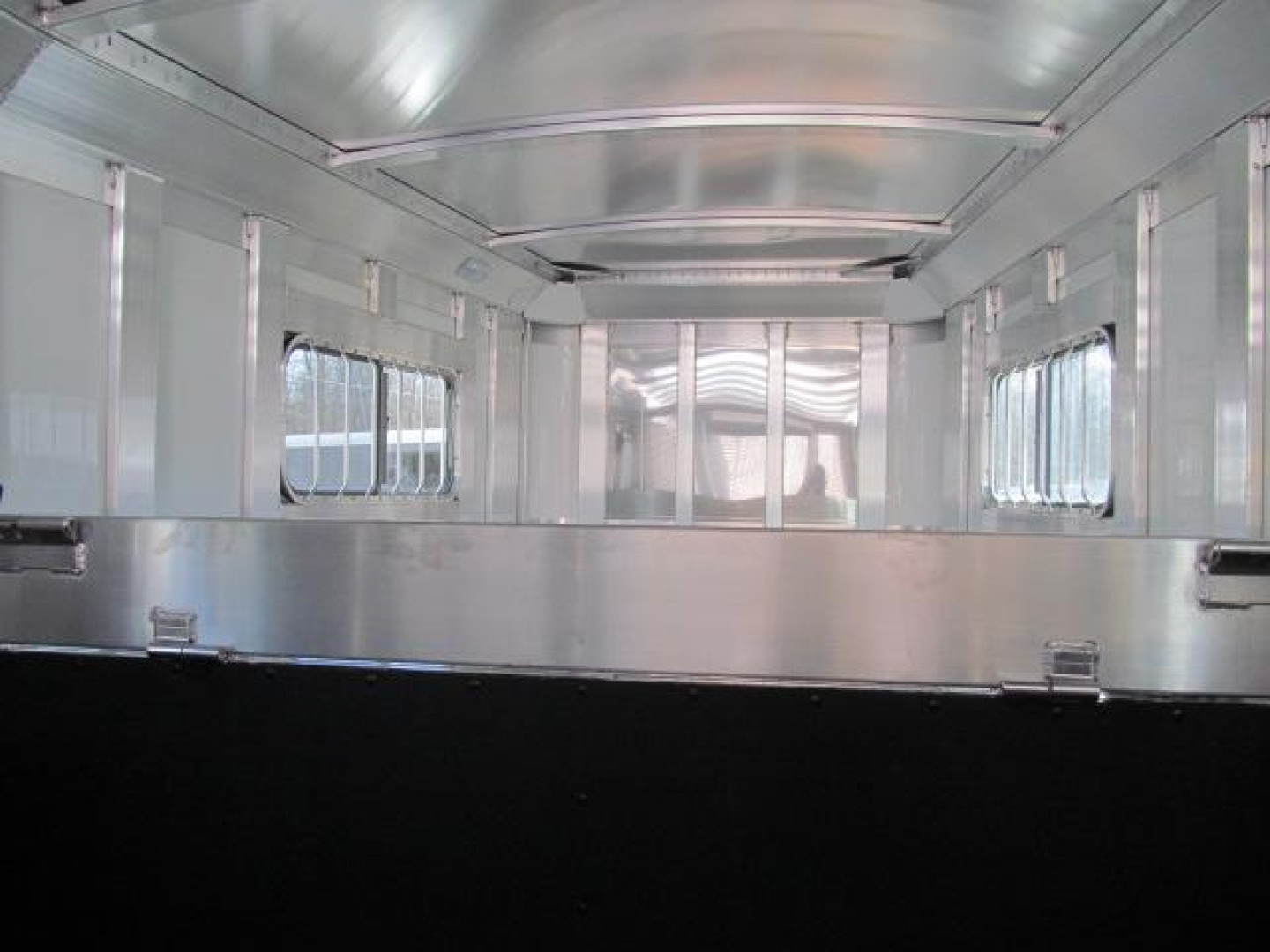 New 4-STAR 3/4 GN Pacer Deluxe Standardbred Trailer