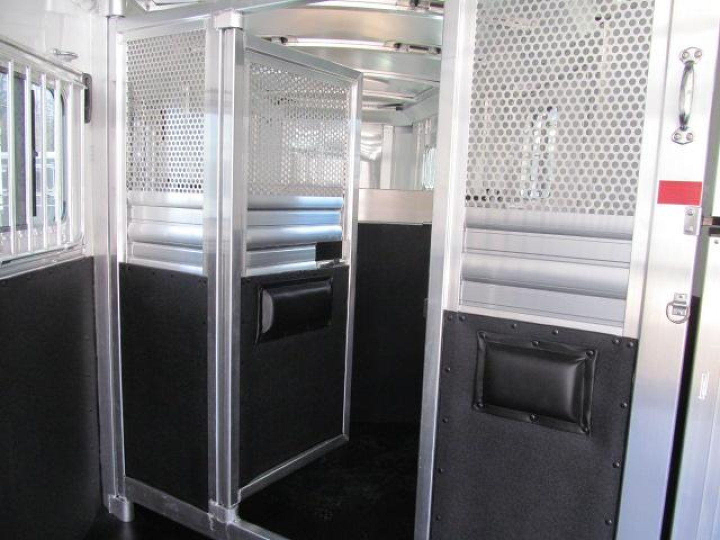 New 4-STAR 3/4 GN Pacer Deluxe Standardbred Trailer