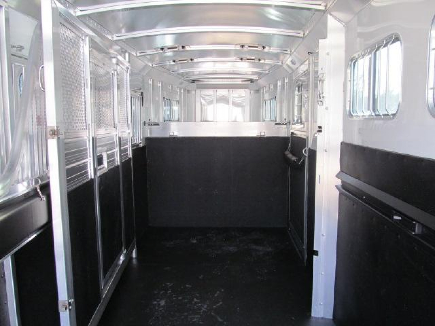 New 4-STAR 3/4 GN Pacer Deluxe Standardbred Trailer