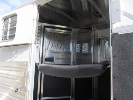 New 4-STAR 3/4 GN Pacer Deluxe Standardbred Trailer