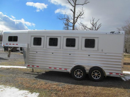 New 4-STAR 3/4 GN Pacer Deluxe Standardbred Trailer