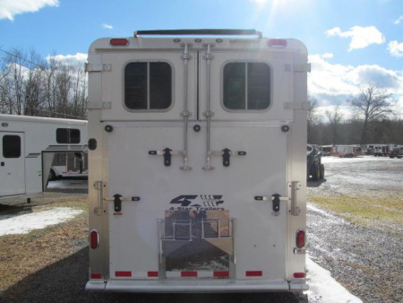 New 4-STAR 3/4 GN Pacer Deluxe Standardbred Trailer