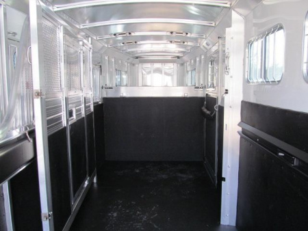 New 4-STAR 3/4 GN Pacer Deluxe Standardbred Trailer
