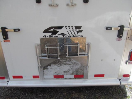 New 4-STAR 3/4 GN Pacer Deluxe Standardbred Trailer