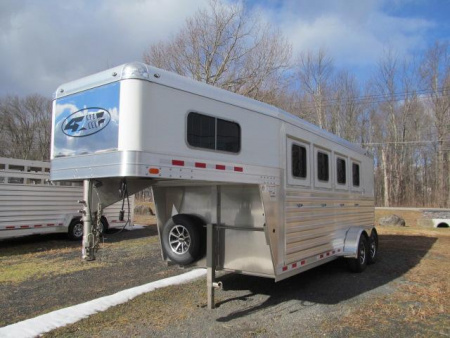 New 4-STAR 3/4 GN Pacer Deluxe Standardbred Trailer