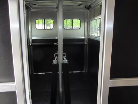 New Shadow Stablemate 2H BP w/ Dressing Room Horse Trailer