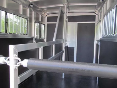 New Shadow Stablemate 2H BP w/ Dressing Room Horse Trailer