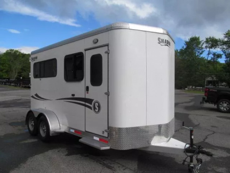 New Shadow Stablemate 2H BP w/ Dressing Room Horse Trailer
