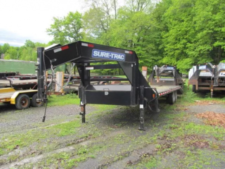 Used 2020 Sure-Trac 2020 Sure-Trac 8 Ton Deckover Gooseneck Equipment Trailer
