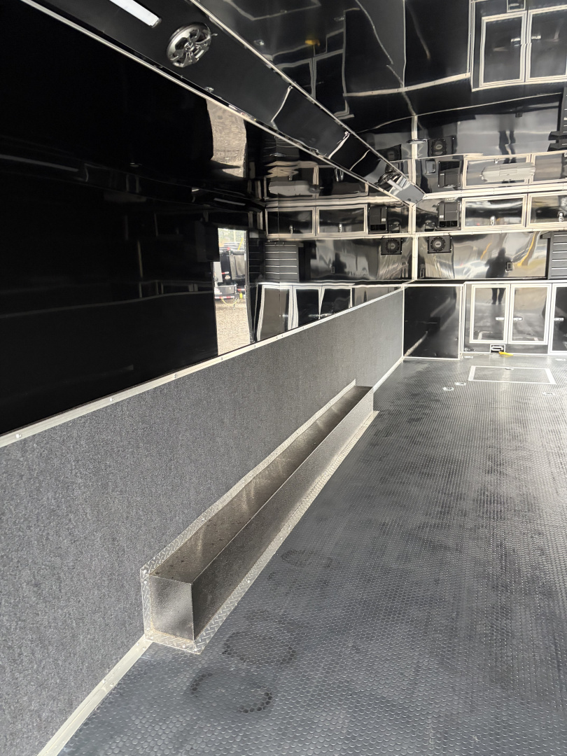 Used 2025 Haulmark EDGE 32 Race Trailer, Sportsman Plus Package, Dual A/C, Pit Accessories, Gen Slides, Polycor, Insulated, 18K GVWR