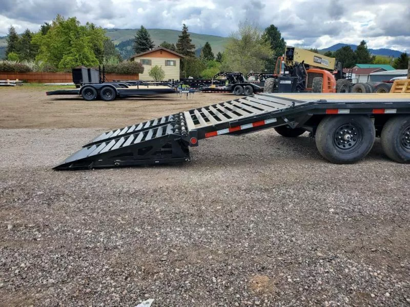 New 2026 Iron Bull 25' 14k Gooseneck Deckover Equipment Trailer