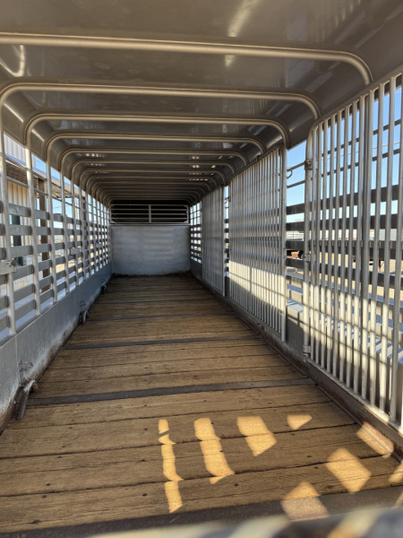 Used 2015 CM Trailers FULL METAL TOP Stock