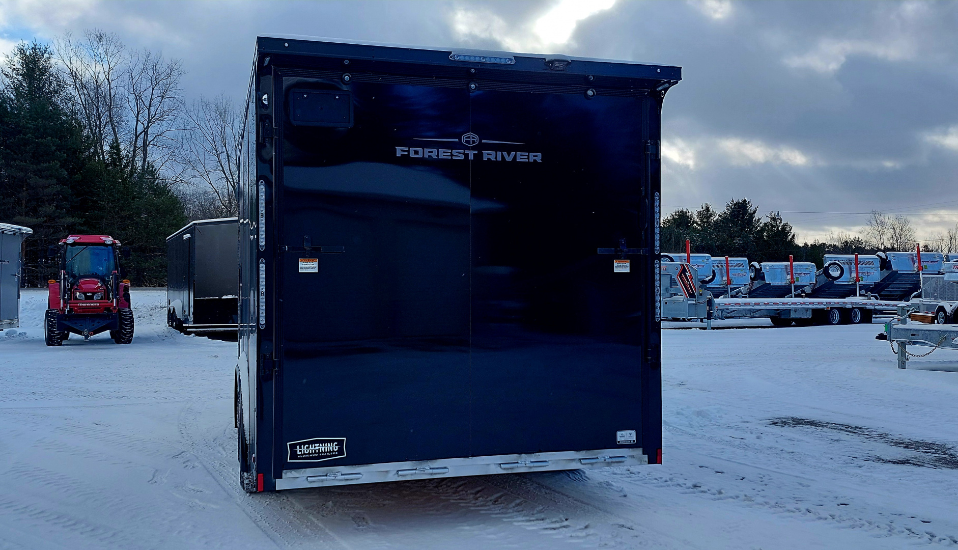New 8 x 14 + 4' V SNOWMOBILE/CAR HAULER ENCLOSED ALL ALUMINUM 2026 LIGHTNING