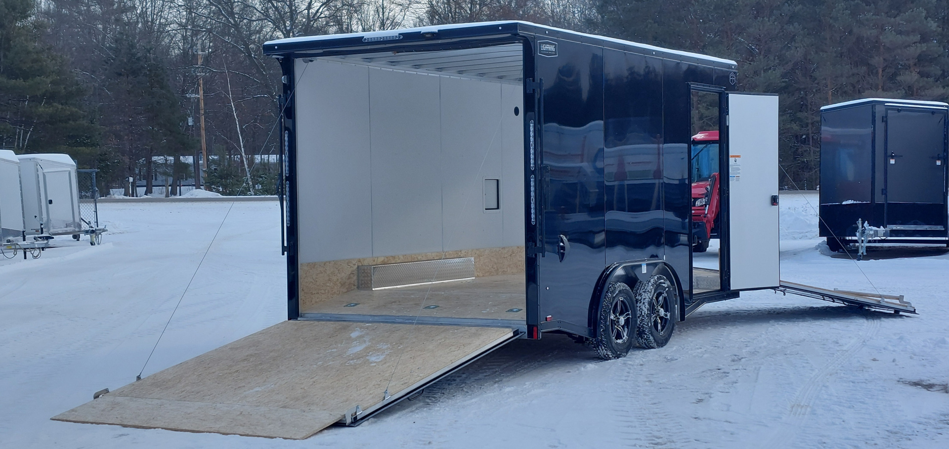 New 8 x 14 + 4' V SNOWMOBILE/CAR HAULER ENCLOSED ALL ALUMINUM 2026 LIGHTNING