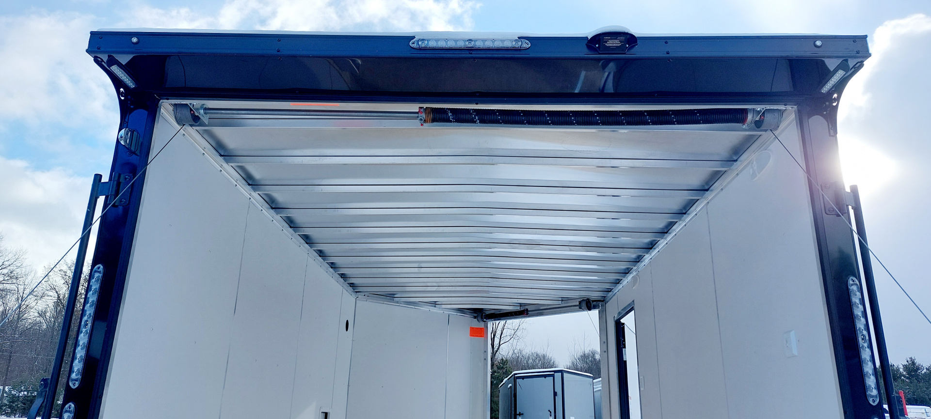 New 8 x 14 + 4' V SNOWMOBILE/CAR HAULER ENCLOSED ALL ALUMINUM 2026 LIGHTNING