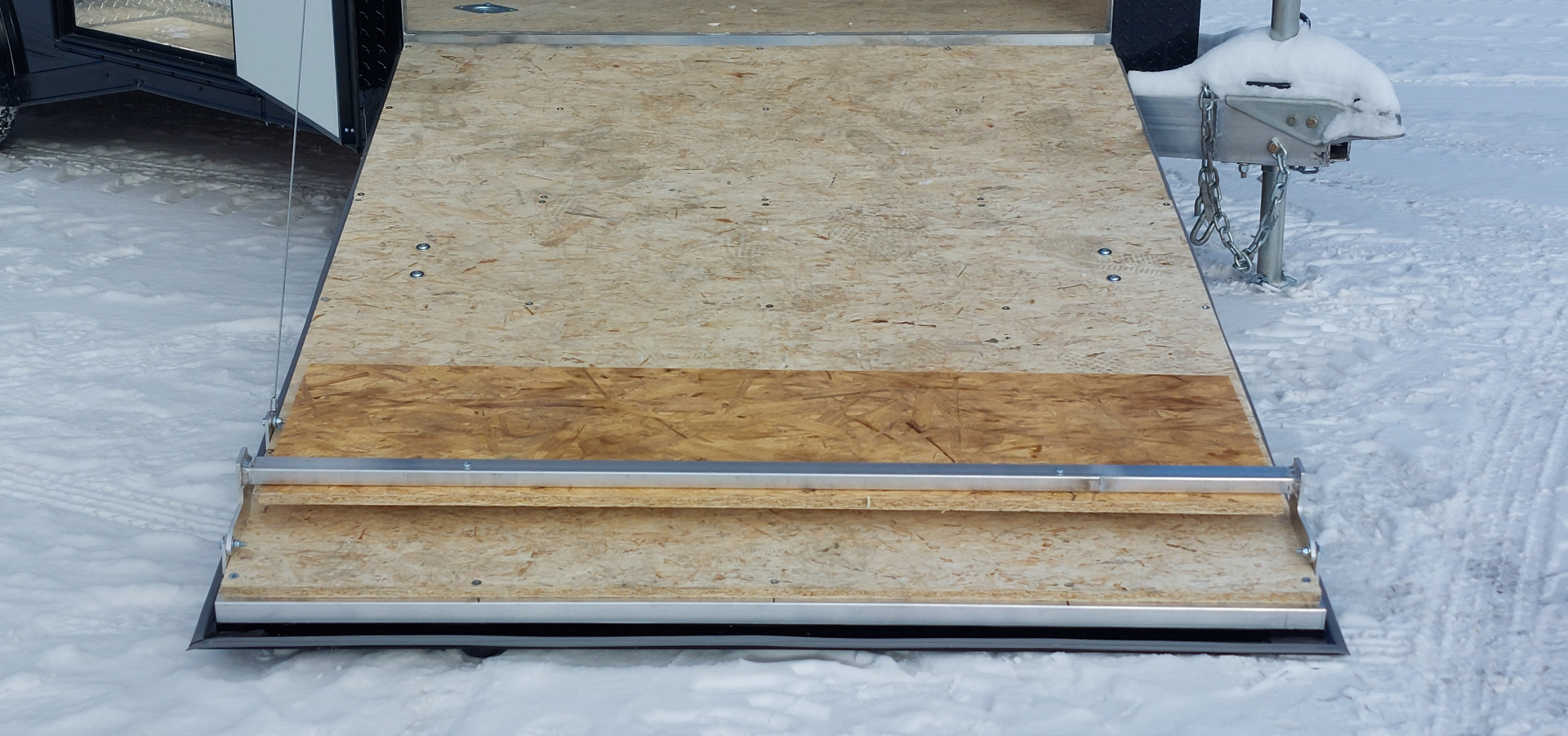 New 8 x 14 + 4' V SNOWMOBILE/CAR HAULER ENCLOSED ALL ALUMINUM 2026 LIGHTNING