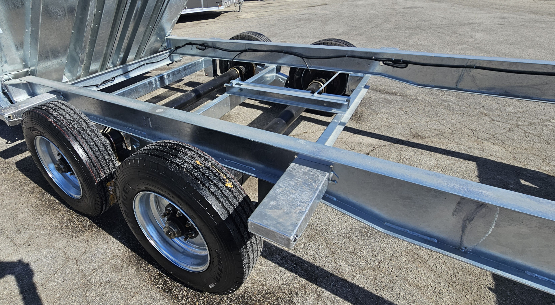 New 82X16 GALVANIZED DUMP 10K AXLES HYDRAULIC JACK 2026 TRIUMPH SPARE TIRE & REMOTE INCLUDED