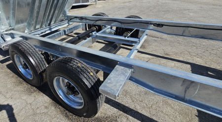 New 82X16 GALVANIZED DUMP 10K AXLES HYDRAULIC JACK 2026 TRIUMPH SPARE TIRE & REMOTE INCLUDED