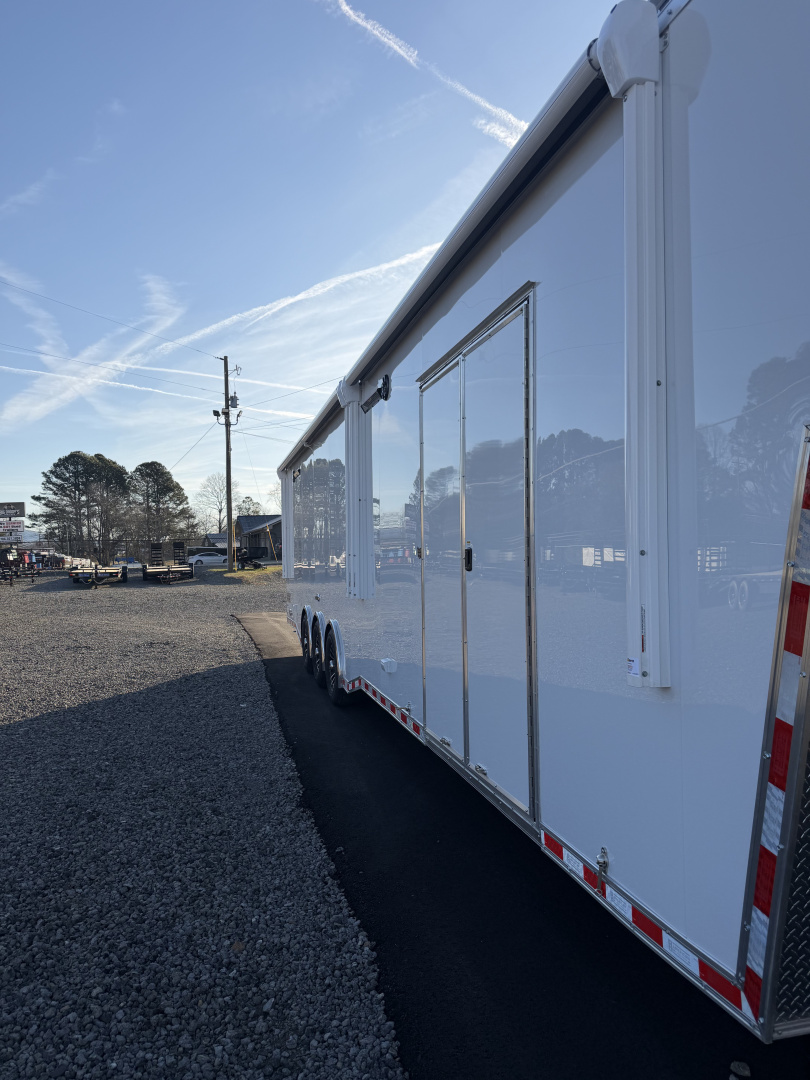 New 2026 Haulmark 44 Gooseneck Bathroom, Black PolyCor, 21K GVWR, Air Prep, Awning, A/C, Landing Light PKG, Hyd. Tongue Jack