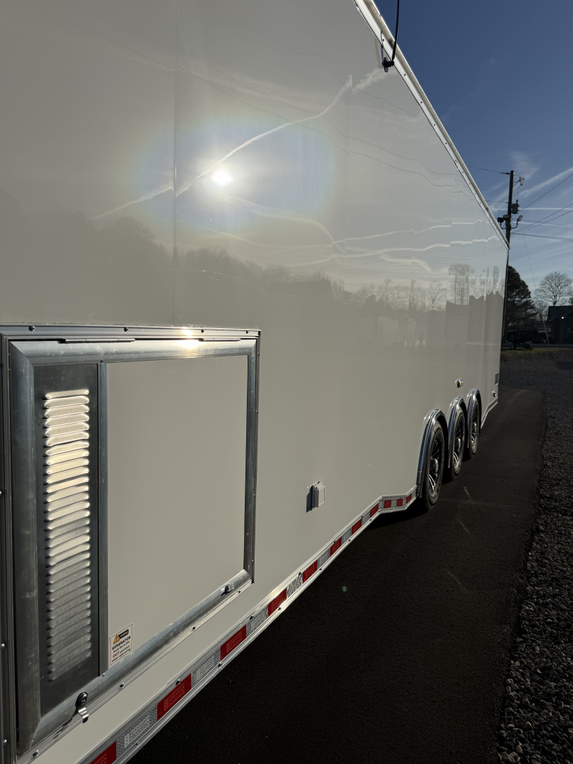 New 2026 Haulmark 44 Gooseneck Bathroom, Black PolyCor, 21K GVWR, Air Prep, Awning, A/C, Landing Light PKG, Hyd. Tongue Jack