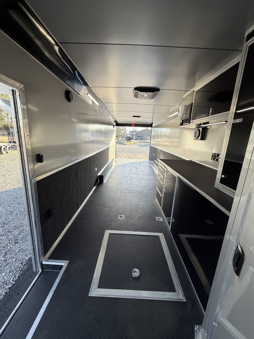 New 2026 Haulmark 44 Gooseneck Bathroom, Black PolyCor, 21K GVWR, Air Prep, Awning, A/C, Landing Light PKG, Hyd. Tongue Jack