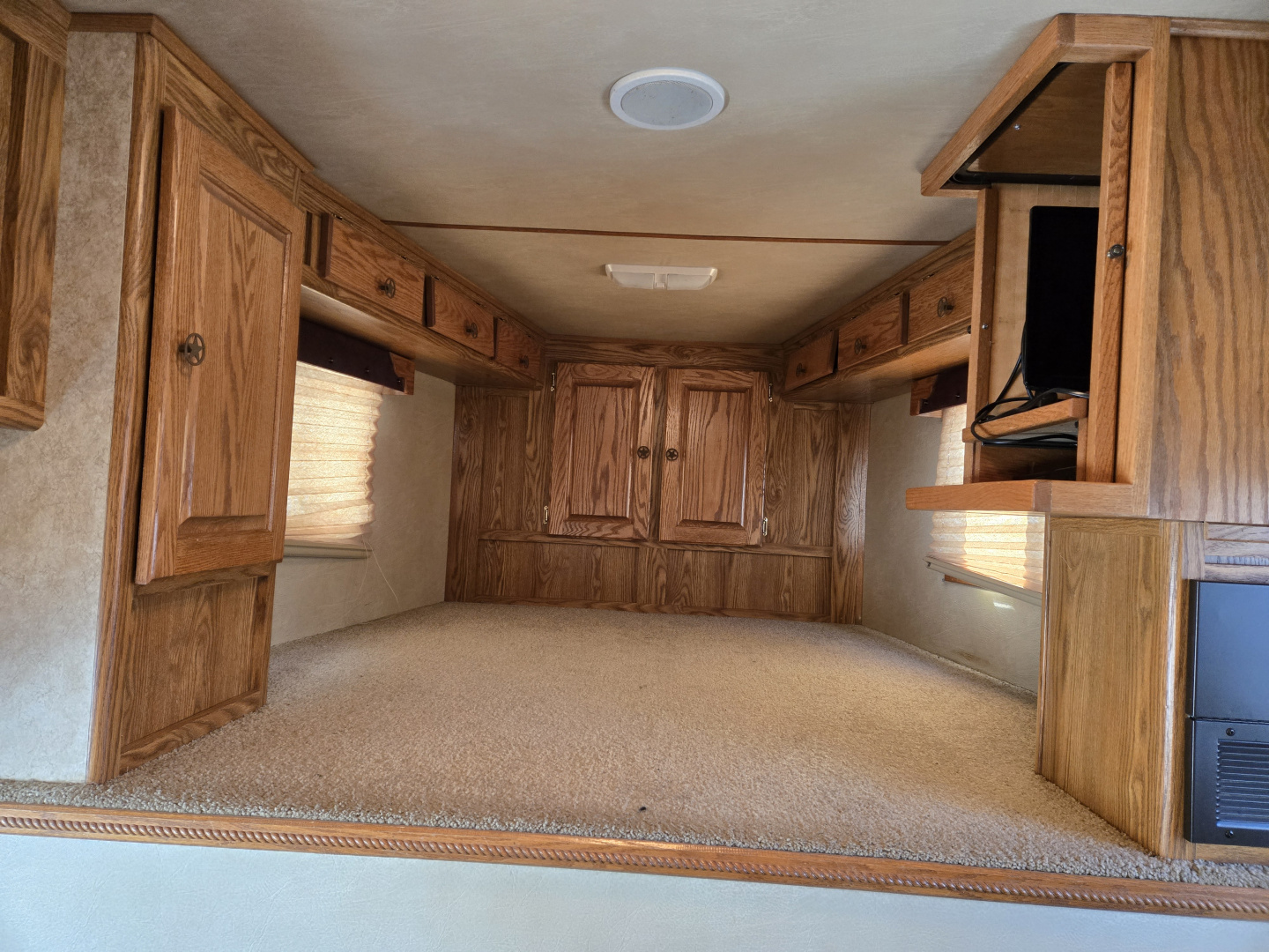 Used 2005 Featherlite 3H 9'SW Horse Trailer