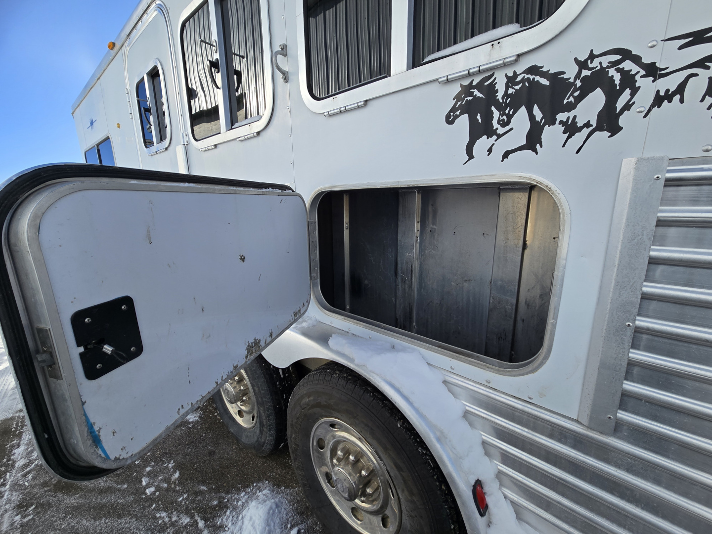 Used 2005 Featherlite 3H 9'SW Horse Trailer