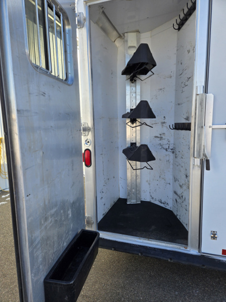 Used 2005 Featherlite 3H 9'SW Horse Trailer