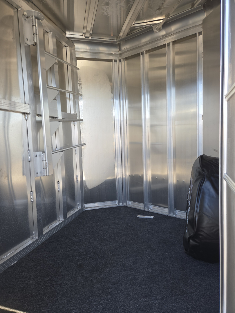 Used 2023 Featherlite 2 Horse Trailer