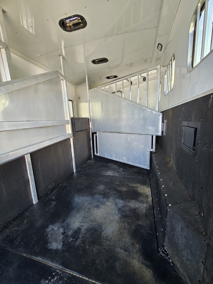 Used 2008 Exiss 4H Horse Trailer