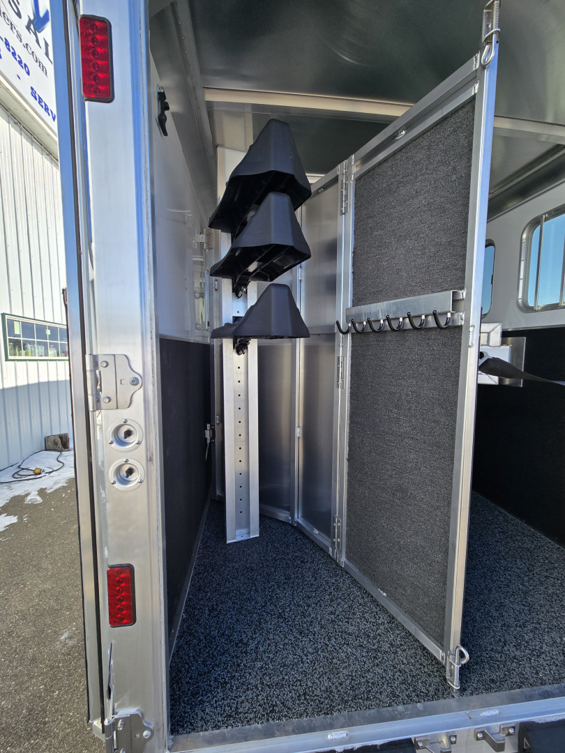 New 2025 Featherlite 3H 7350-STD Trailer