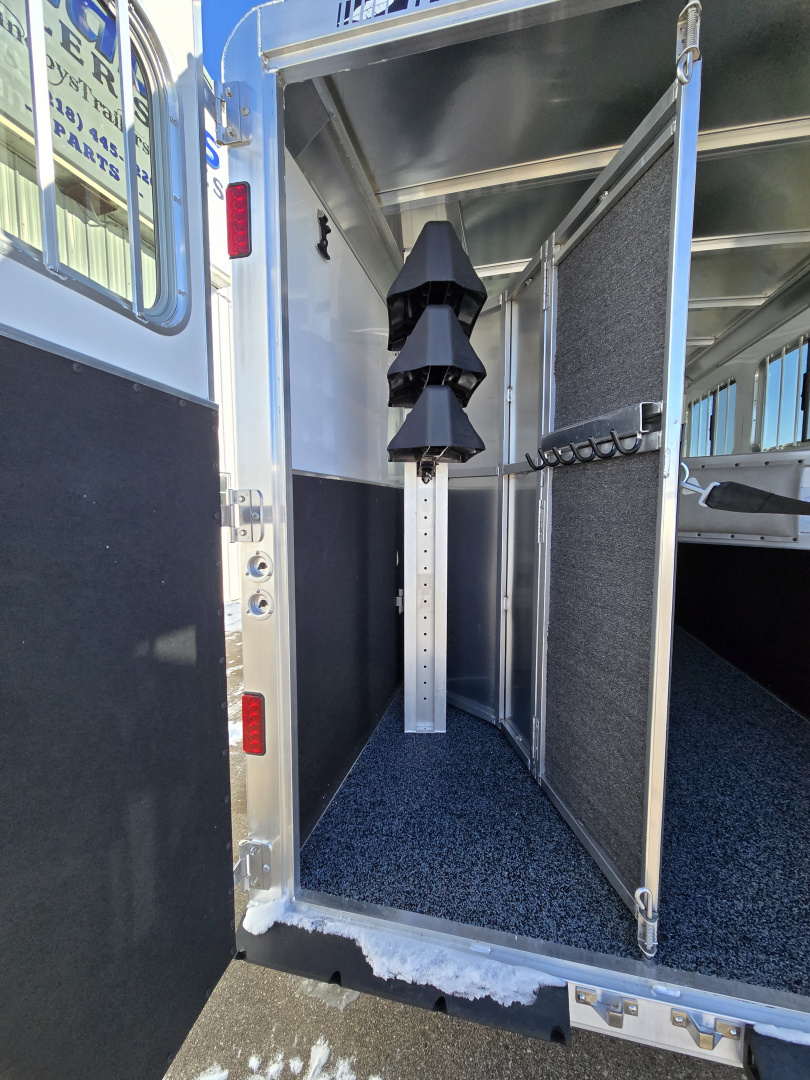 New 2026 Featherlite 7348-STD 3 Horse Trailer