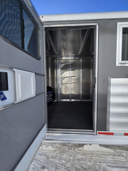 New 2026 Featherlite 7348-STD 3 Horse Trailer