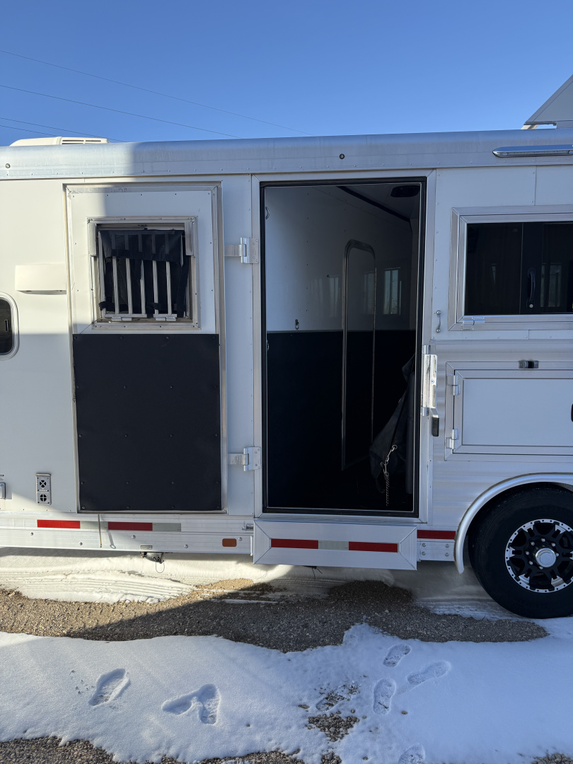 Used 2017 Sierra Trailers LARAMIE 310 Horse Trailer